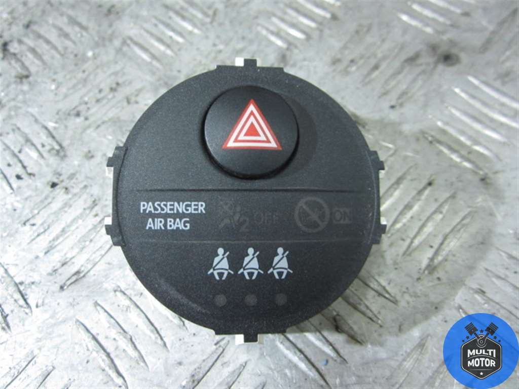 Кнопка аварийной сигнализации TOYOTA YARIS III (2011-2020)
