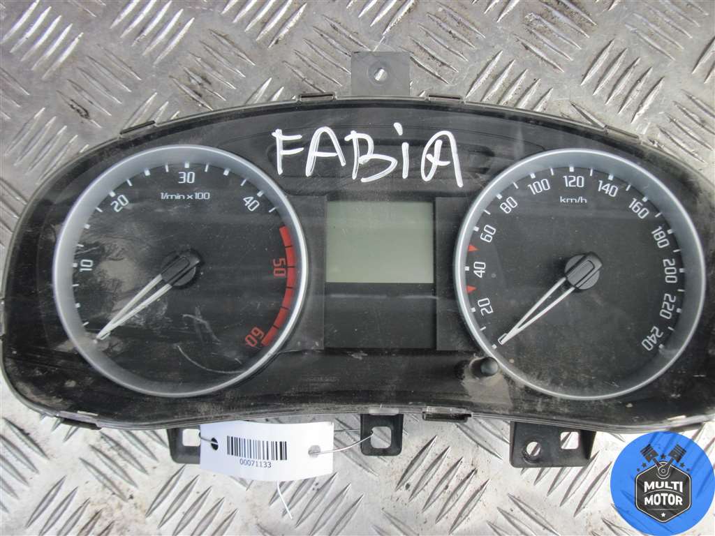 Щиток приборов (приборная панель) SKODA FABIA II (2007-2014)