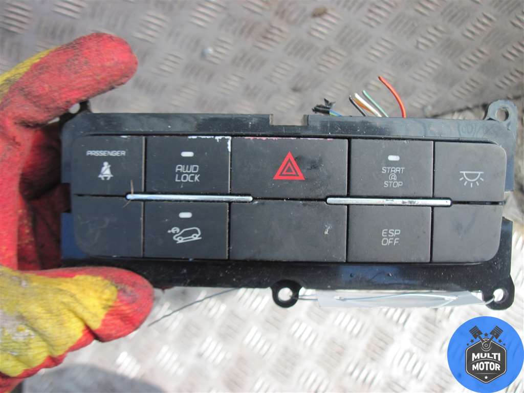 Кнопка аварийной сигнализации MAHINDRA XUV500 (2011-2018)