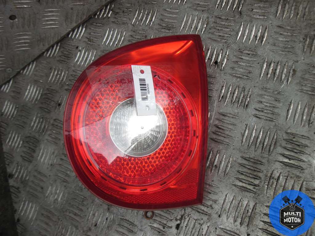 Фонарь крышки багажника правый Volkswagen GOLF 5 (2003 - 2008)